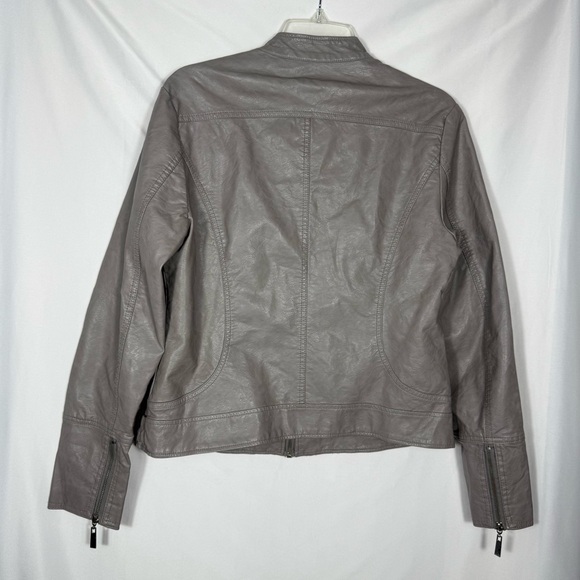 Apt 9 Women's Gray Faux Leather Moto Jacket, Size Large, EUC. Lined. Zippers! - Picture 12 of 16